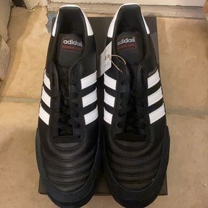 Soccer shoes size 10